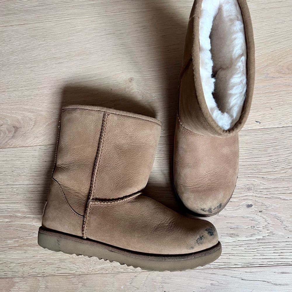 UGG Girls Classic Weather Kids Boots Shearling-Lined Boots brown
